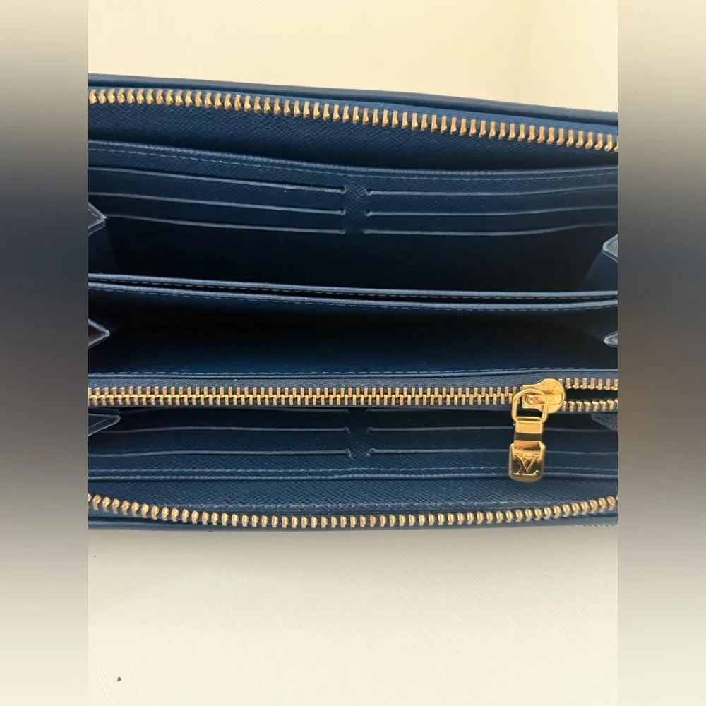 LOUIS VUITTON Zippy Denim Wallet - Picture 6 of 8